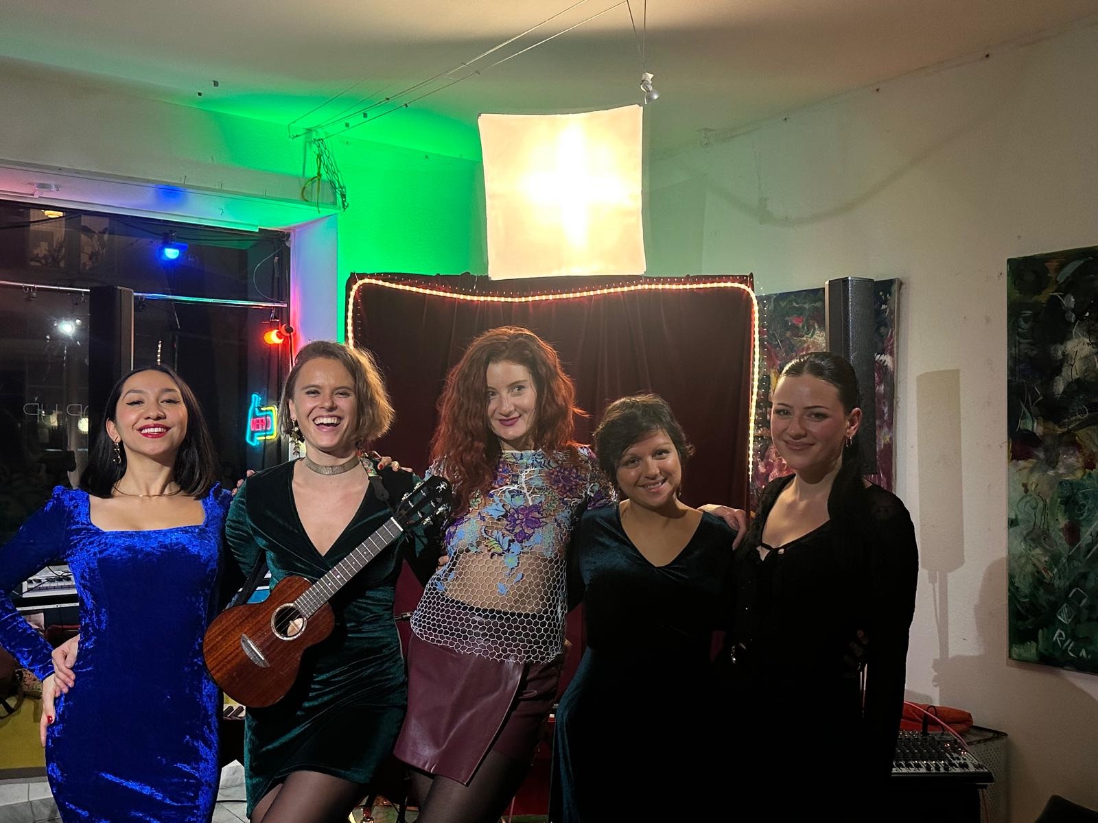 Womxn on Stage — performers in velvet, ukulele in hand, at Ekstase, Zurich